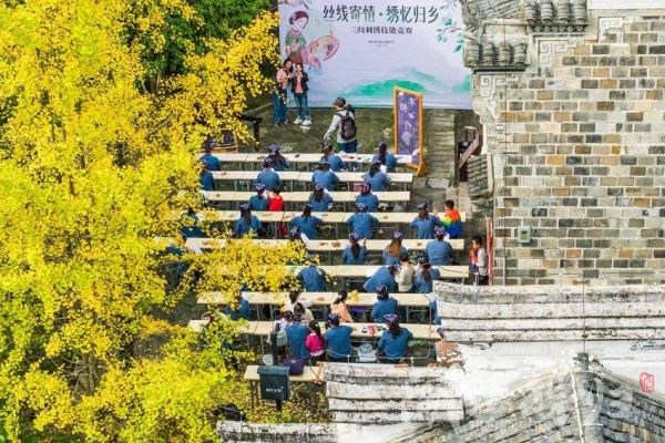 三閭刺繡競(jìng)技忙